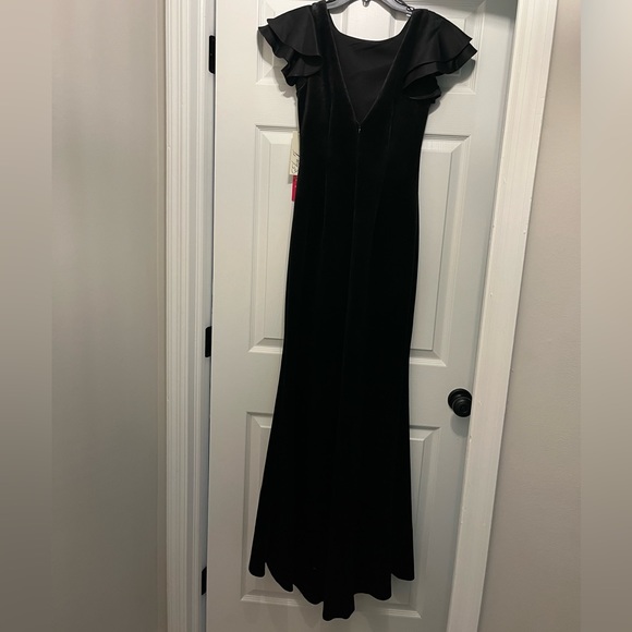 Eliza J Black Velvet Gown with Flutter Sleeves - Picture 2 of 6